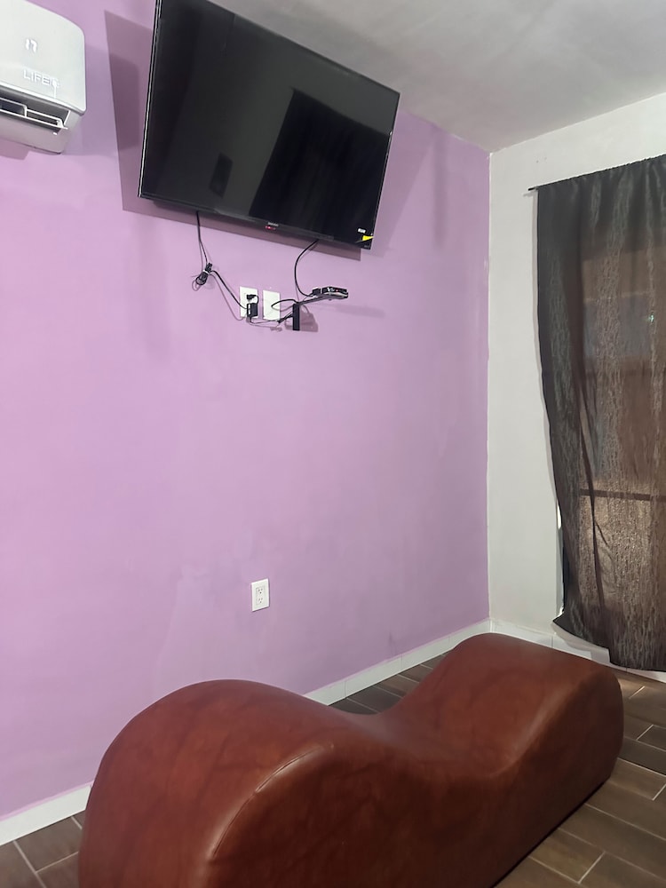 Economy Room, Courtyard View photo 2