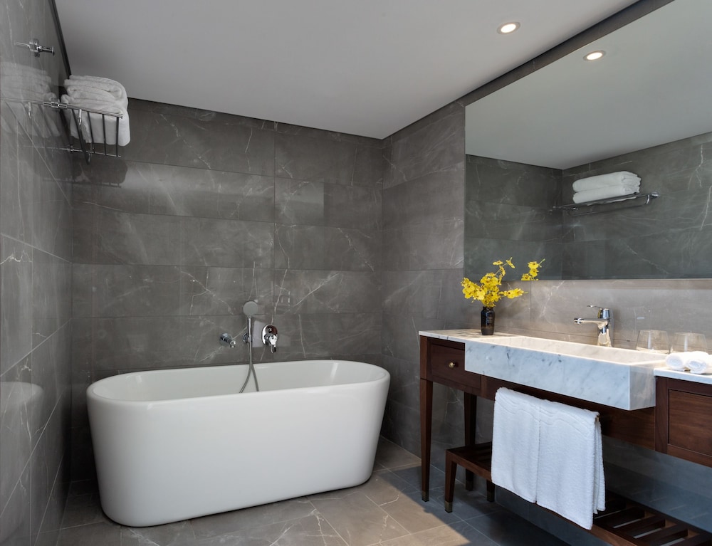 Junior Suite, 1 King Bed, Sea View - Photo 1