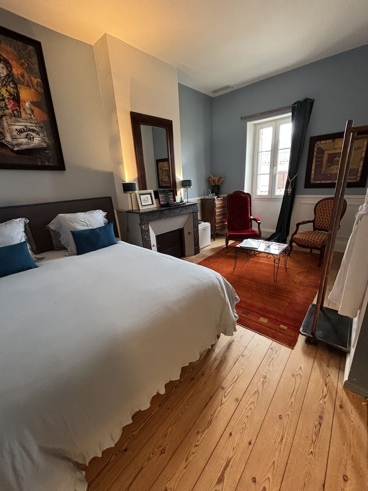 Deluxe Double Room, Private Bathroom, City View (Chateau Cos Labory) photo 3