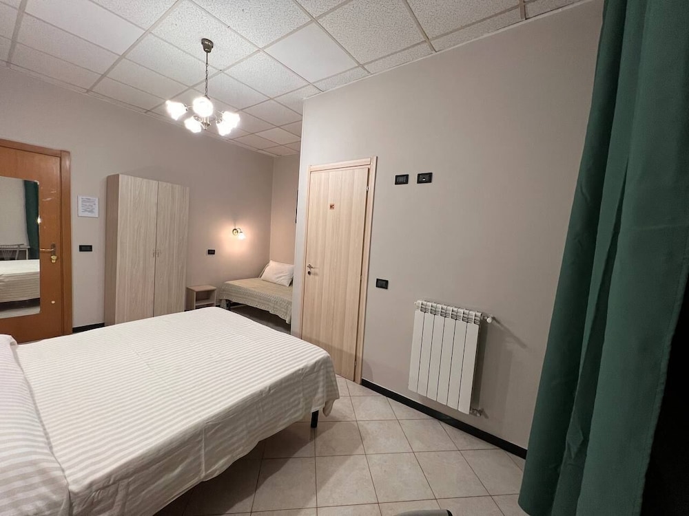 Economy Triple Room photo 1
