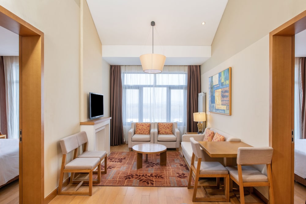 Suite, Balcony
