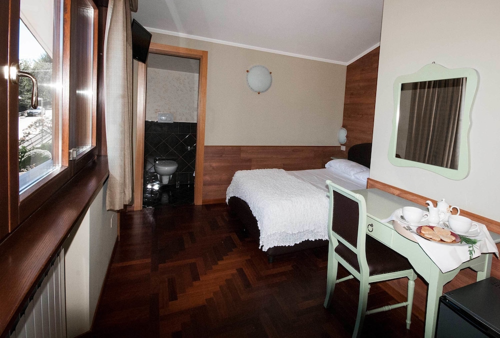 Standard Double Room photo 3