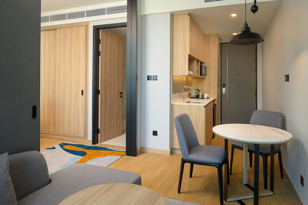 Suite, 1 King Bed, Balcony - Photo 1