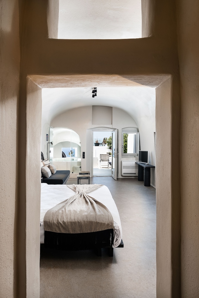 Honeymoon Suite, Jetted Tub (Caldera View) - Photo 3