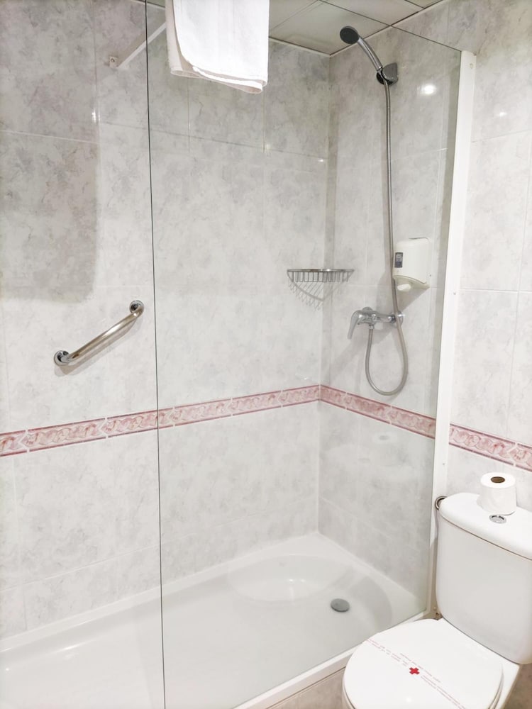Standard Double Room - Photo 5