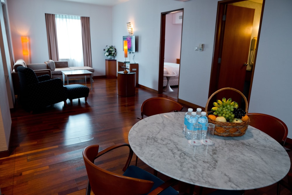 Suite, 1 King Bed photo 3