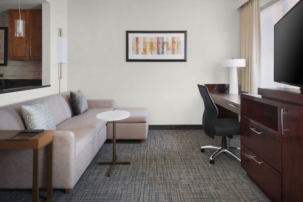 Suite, 1 Bedroom, Corner - Photo 6