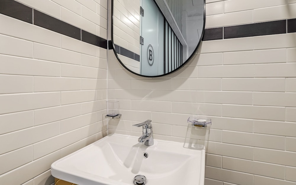 Room (Suite family bath - Starbucks coffee ) - Photo 1