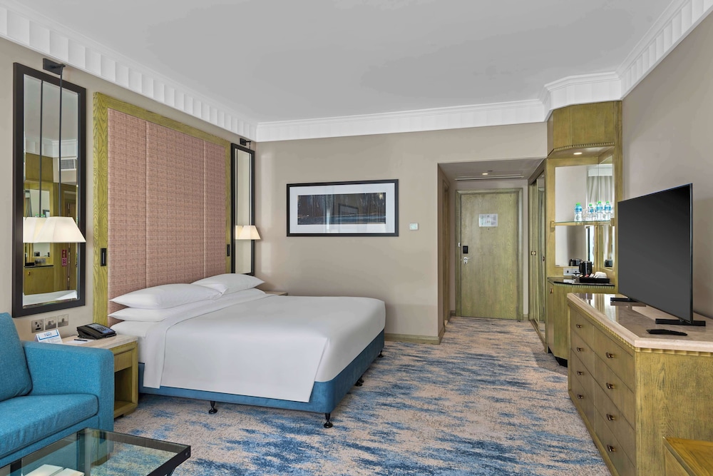 Deluxe Room, 1 King Bed, Sea View - Photo 3