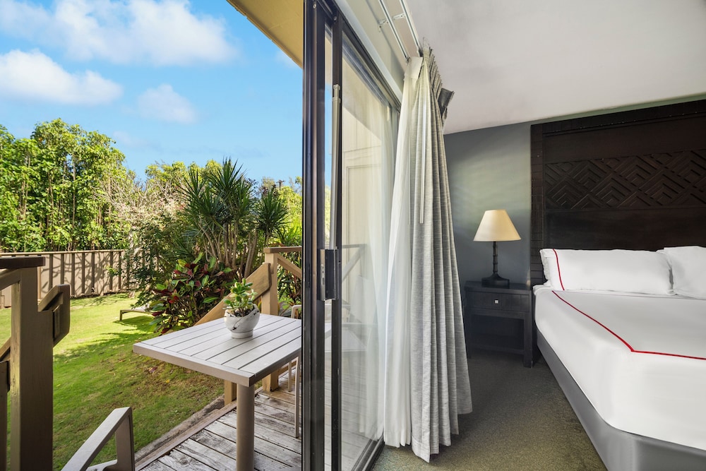 Standard Room, 1 Queen Bed, Roll-in Shower, Lanai (No Resort Fee, Free Breakfast) photo 2