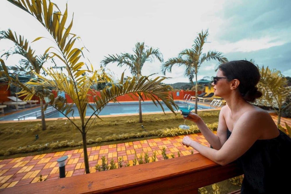 Luxurious Wooden Cottages with Pool View - Photo 2