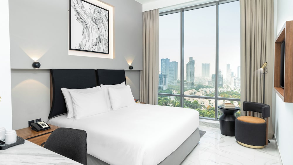 Premium Room, 1 King Bed photo 2