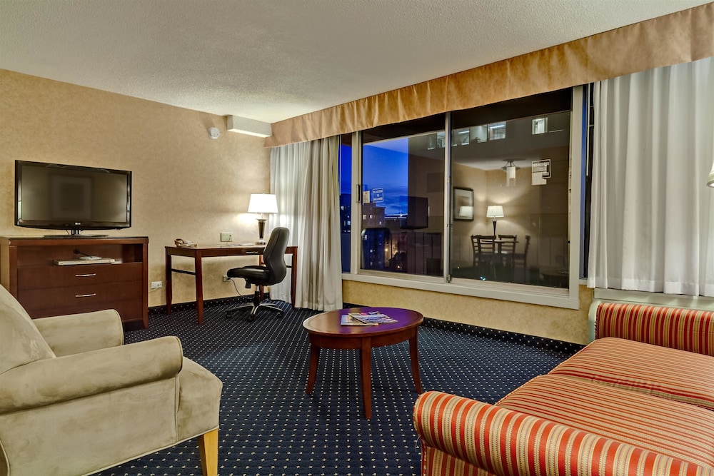 2 Bedroom Apartment, 1King, 1Queen, Non-Smoking, Full kitchen, living room with sofa bed - Photo 7