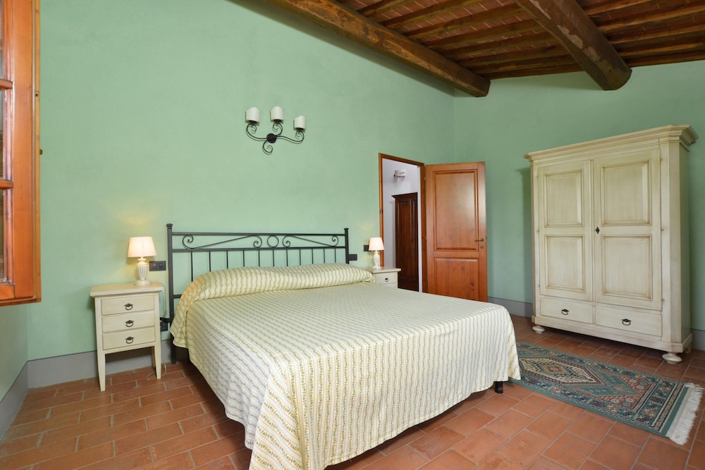 Family Apartment, Multiple Bedrooms, 2 Bathrooms, Mountainside (Francigena 4)