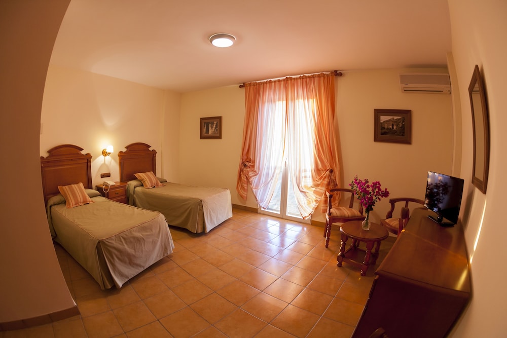Standard Double Room, Valley View photo 3