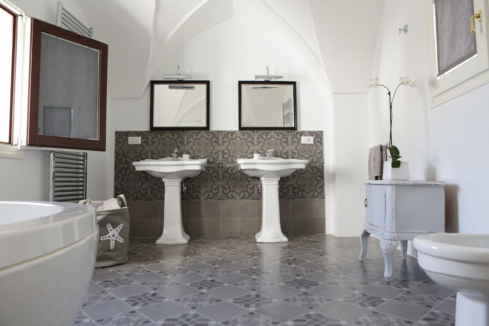 Suite, Jetted Tub photo 2