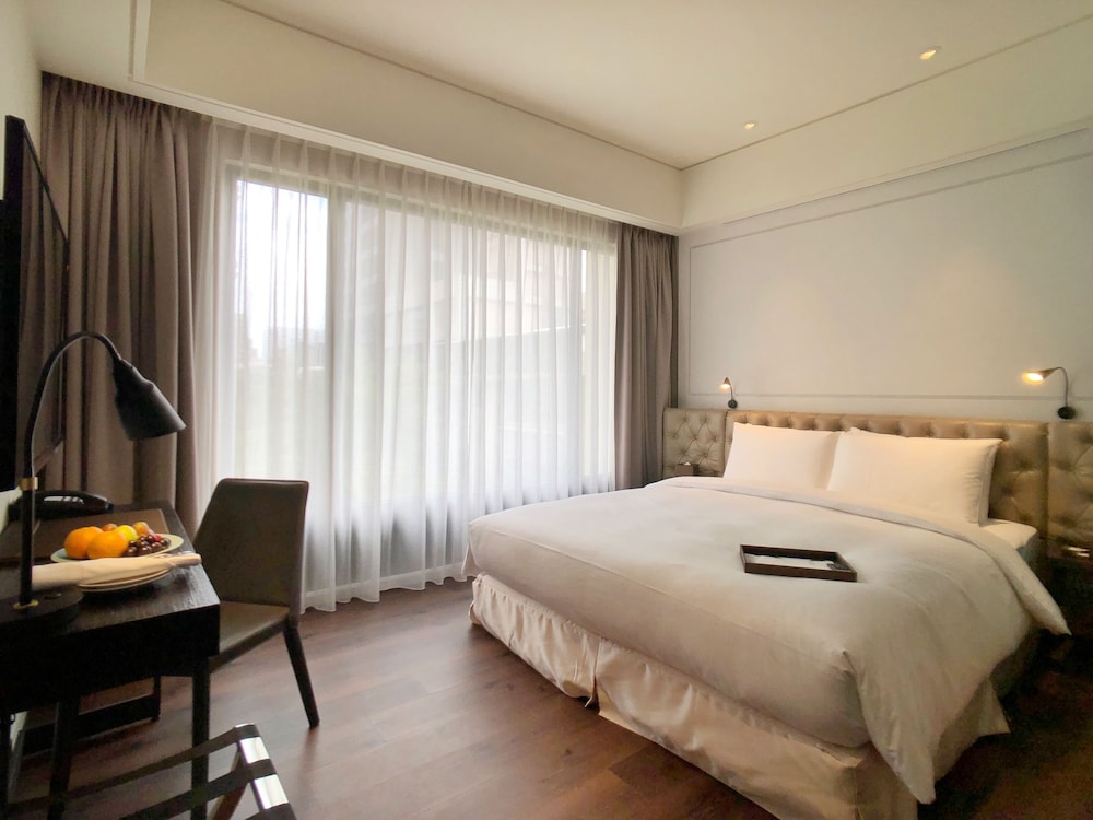 Urban Deluxe Room