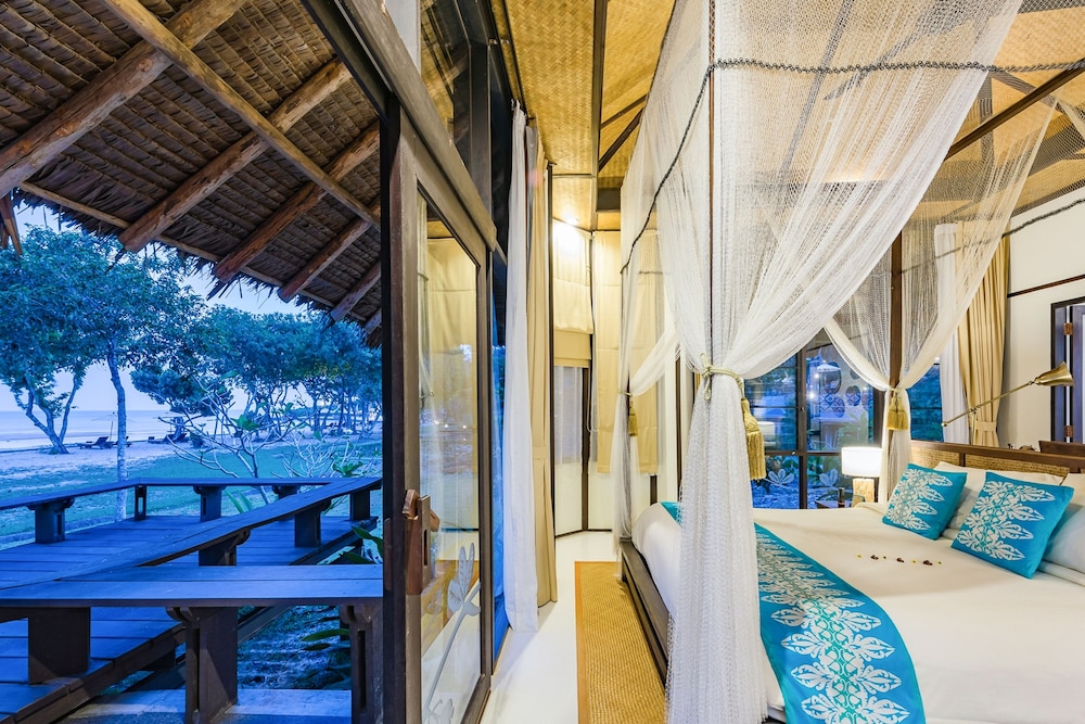 1 Bedroom Beach Front Villa - Photo 14