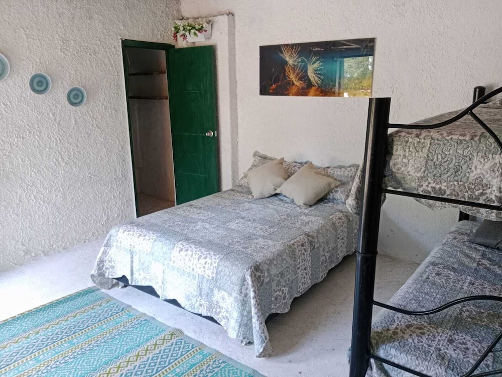 Standard Quadruple Room, 1 Bedroom, Ensuite photo 1