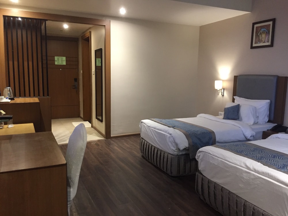 Executive Room - Photo 5