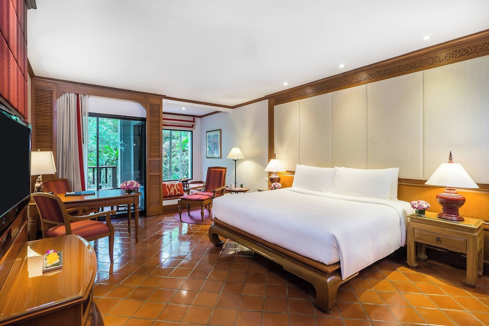 Room, 1 King Bed, Garden View (Balcony) - Photo 2
