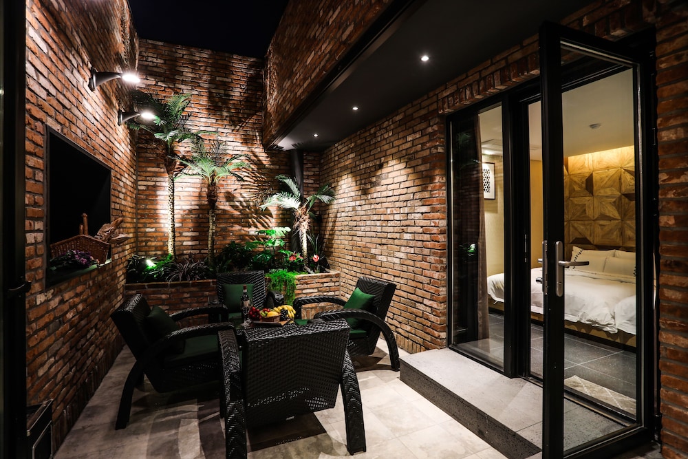 Terrace Garden Suite photo 3