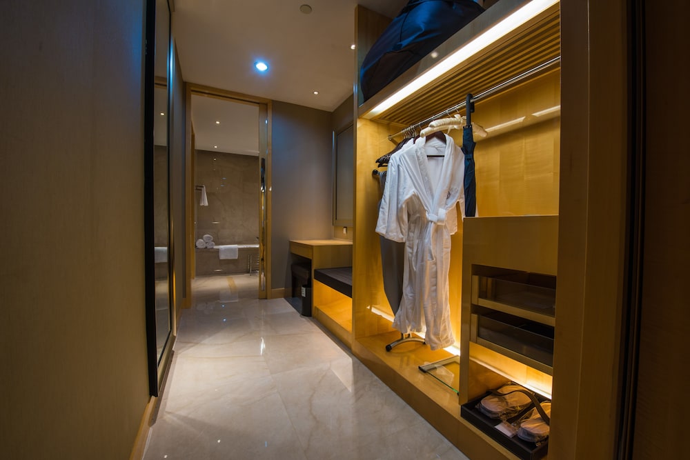 Club Suite, 1 Bedroom, Mountain View - Photo 6