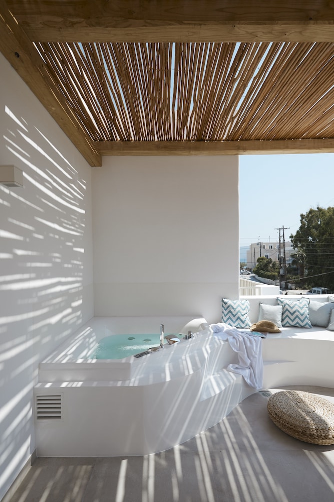 Deluxe Suite, Hot Tub (Outdoor) - Photo 2
