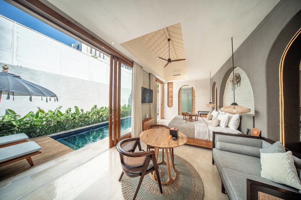 Royal Villa - Photo 9