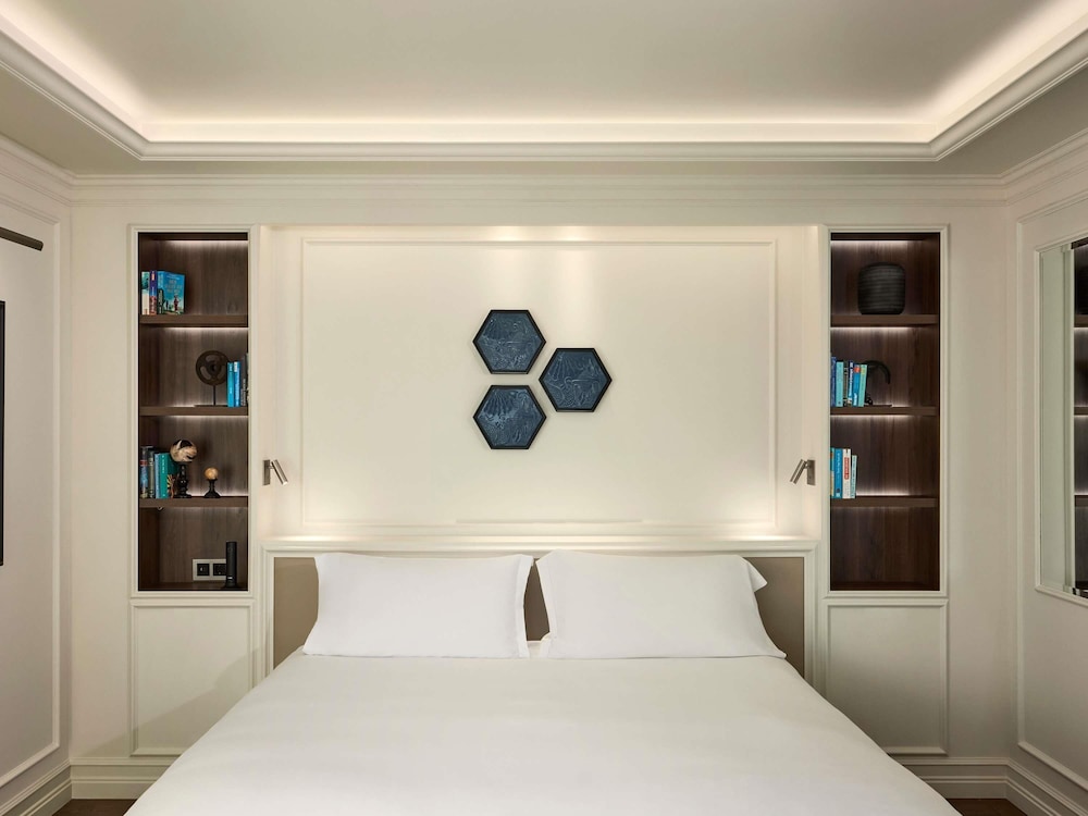 Premium King Room with One King Bed (Non Smoking)