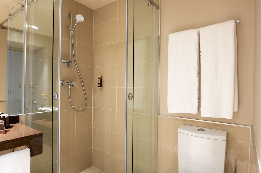 Deluxe Twin Room (2 Adults + 1 Child) - Photo 4