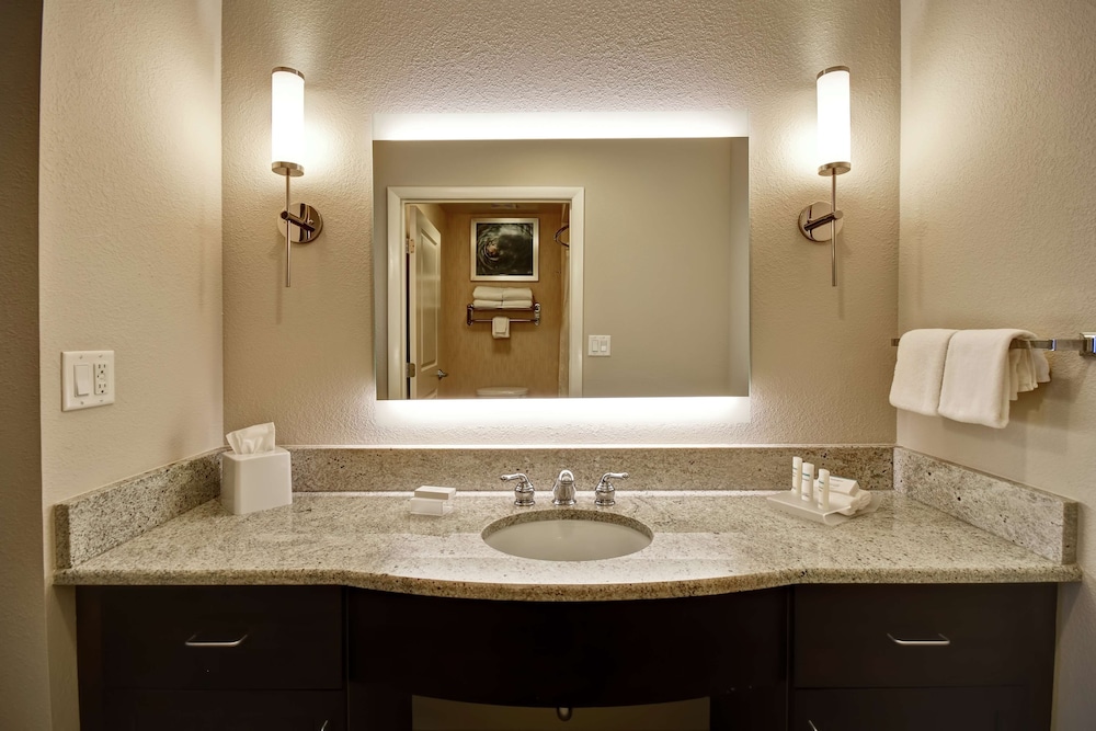 1 Bedroom Suite 2 Queen Beds No Smoking - Photo 5
