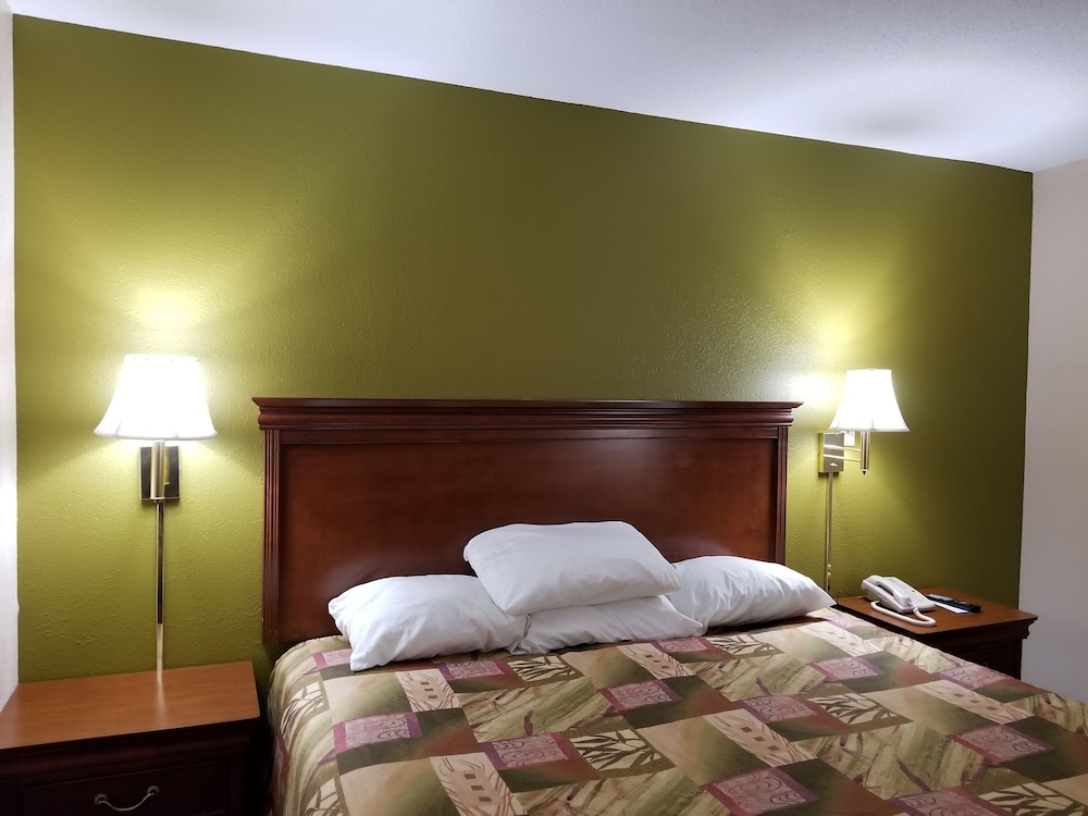 Standard Single Room, 1 King Bed photo 1