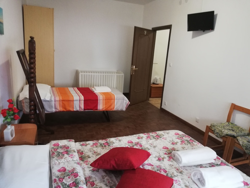 Standard Triple Room, Shared Bathroom