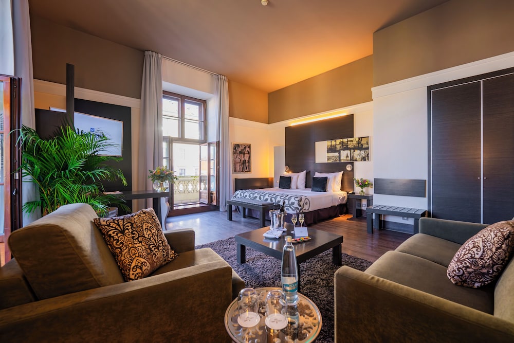 Grand Suite, 1 Bedroom, Balcony, City View photo 2