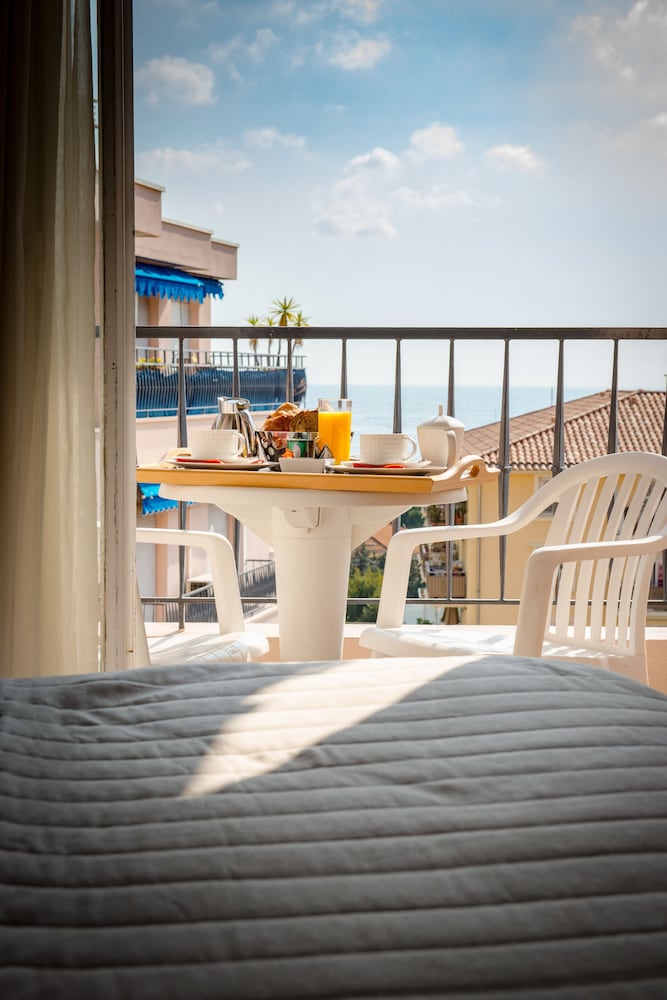 Double Room - Photo 8