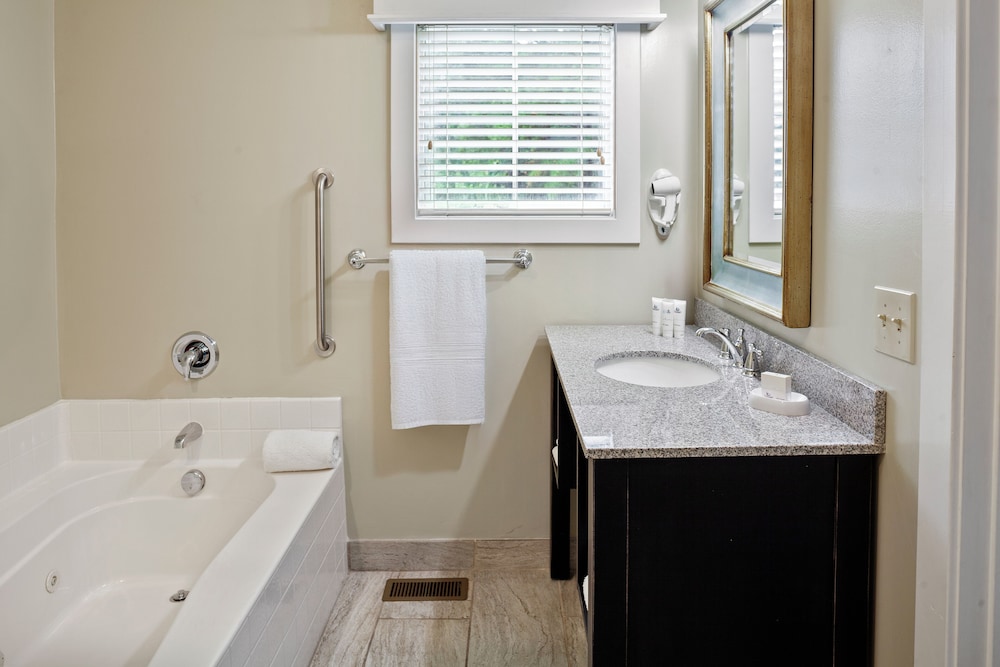 Deluxe Townhome 2 Bedroom photo 2