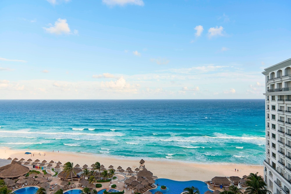 Premium Room, 1 King Bed, Ocean View (Balcony) - Photo 4