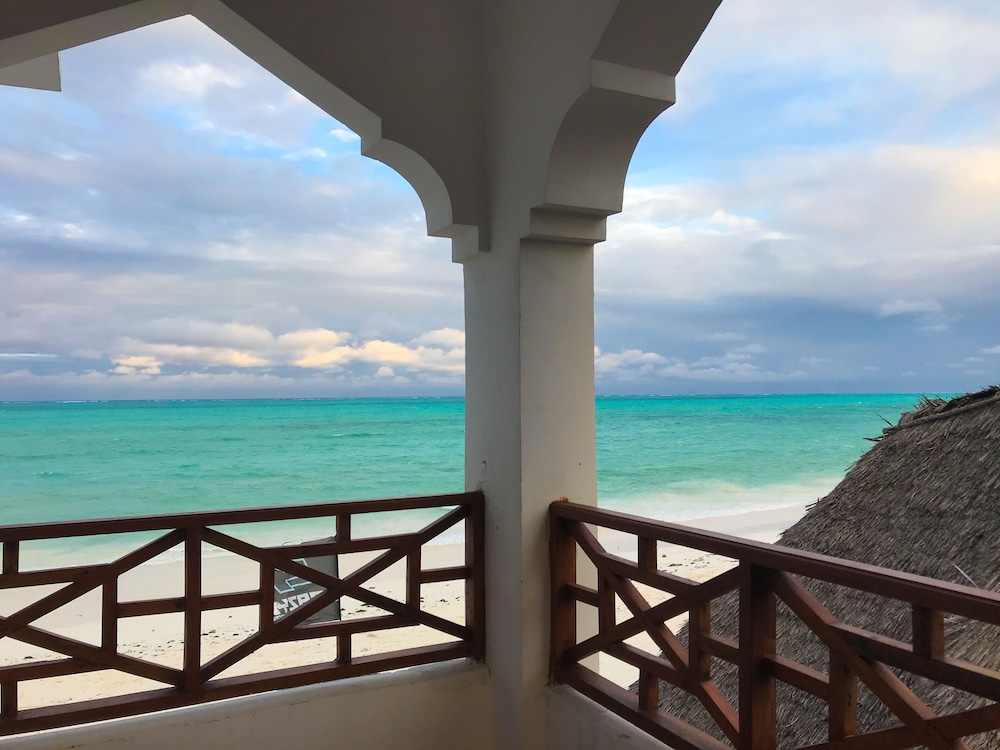 Deluxe Room, Beach View photo 2