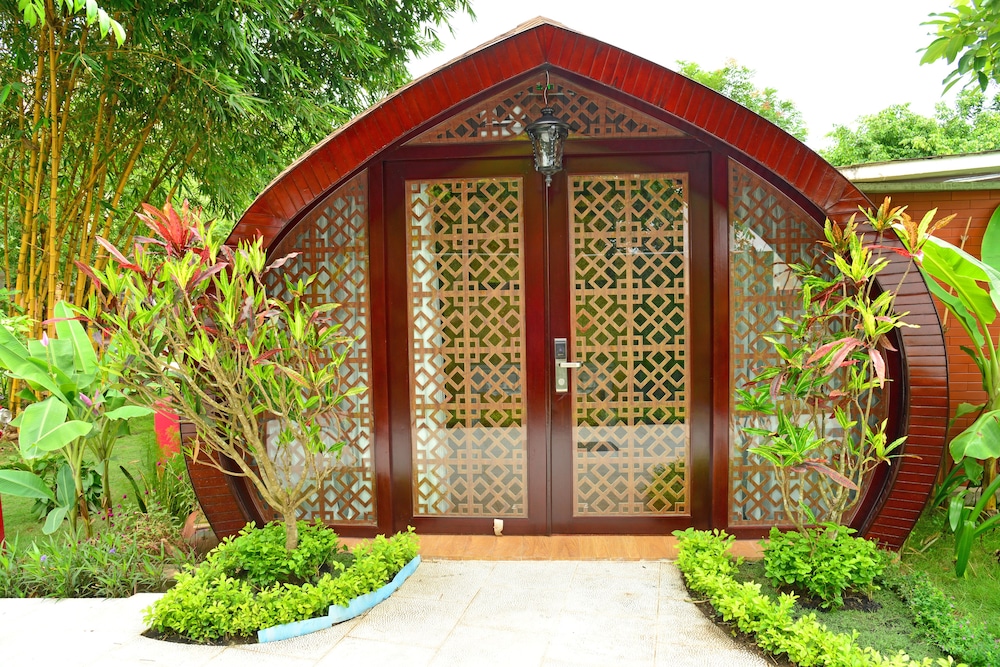 Double Bungalow With Garden & Pool View - Photo 3