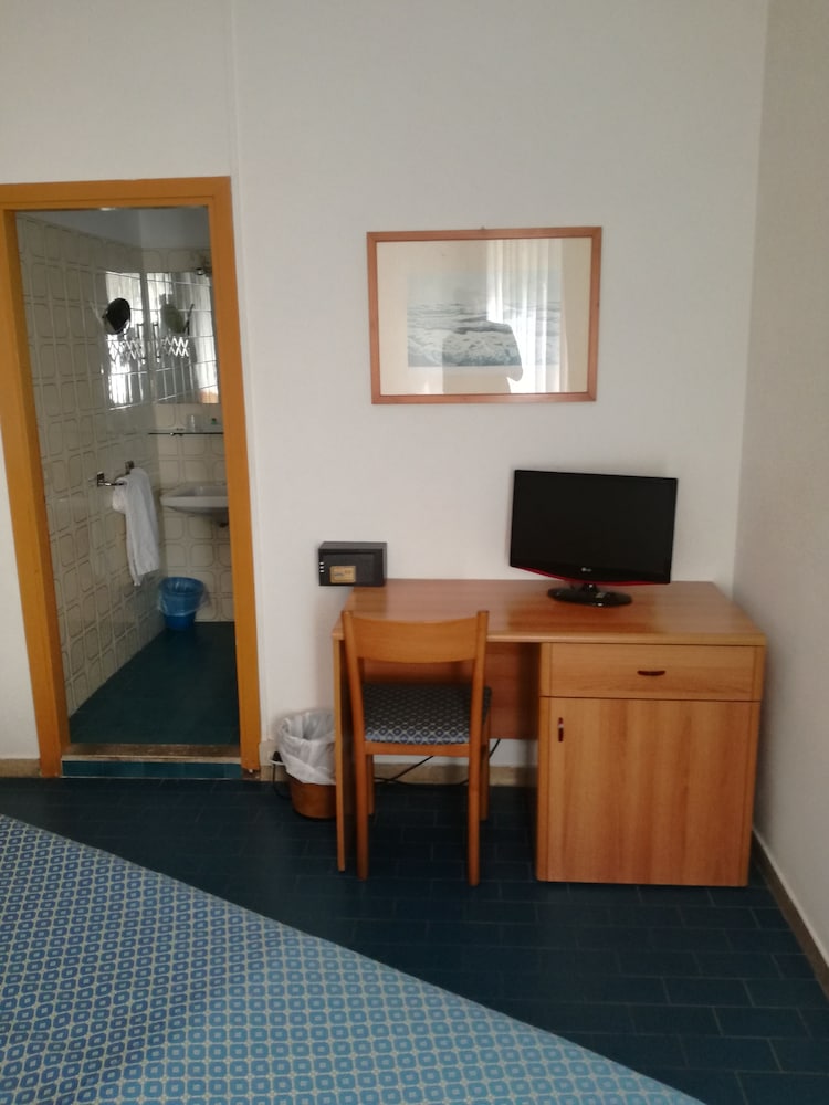 Double or Twin Room photo 2