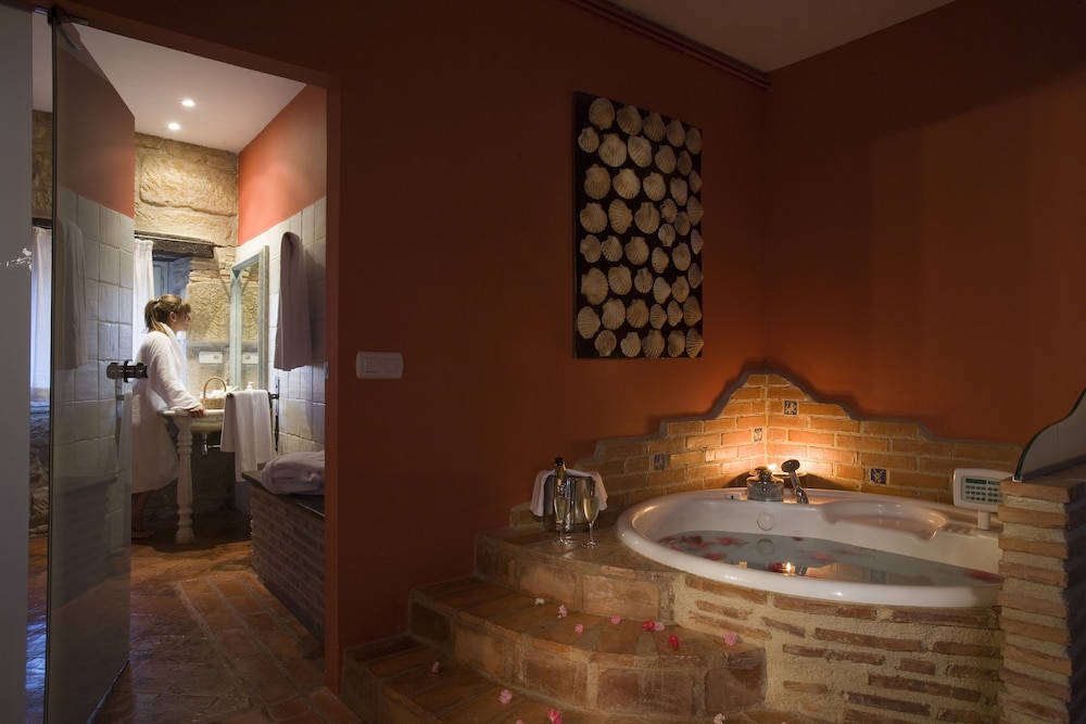 Suite - Photo 3
