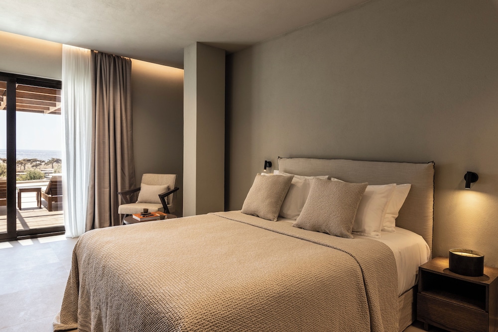 Prestige Suite | Jetted Tub | Sea View photo 2