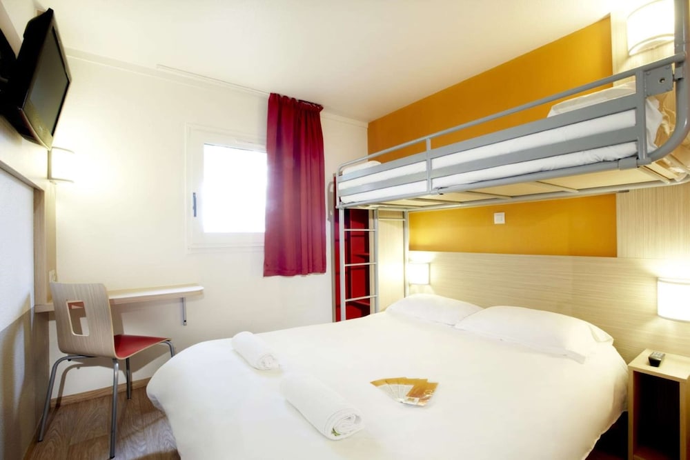 Standard Room, Multiple Beds photo 3