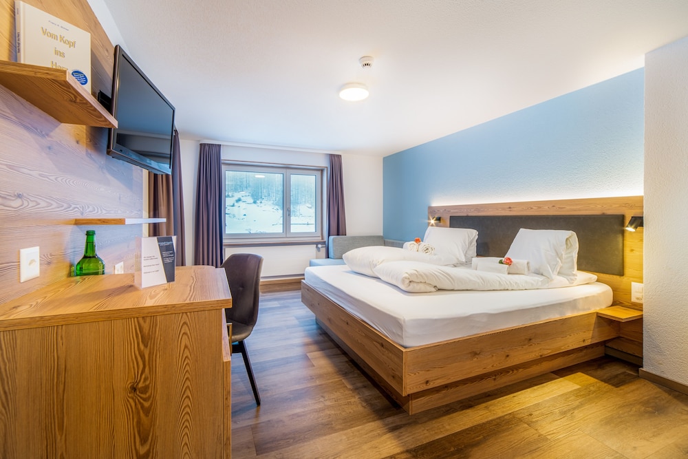 Superior Triple Room, 1 Bedroom, Balcony, Mountain View photo 1