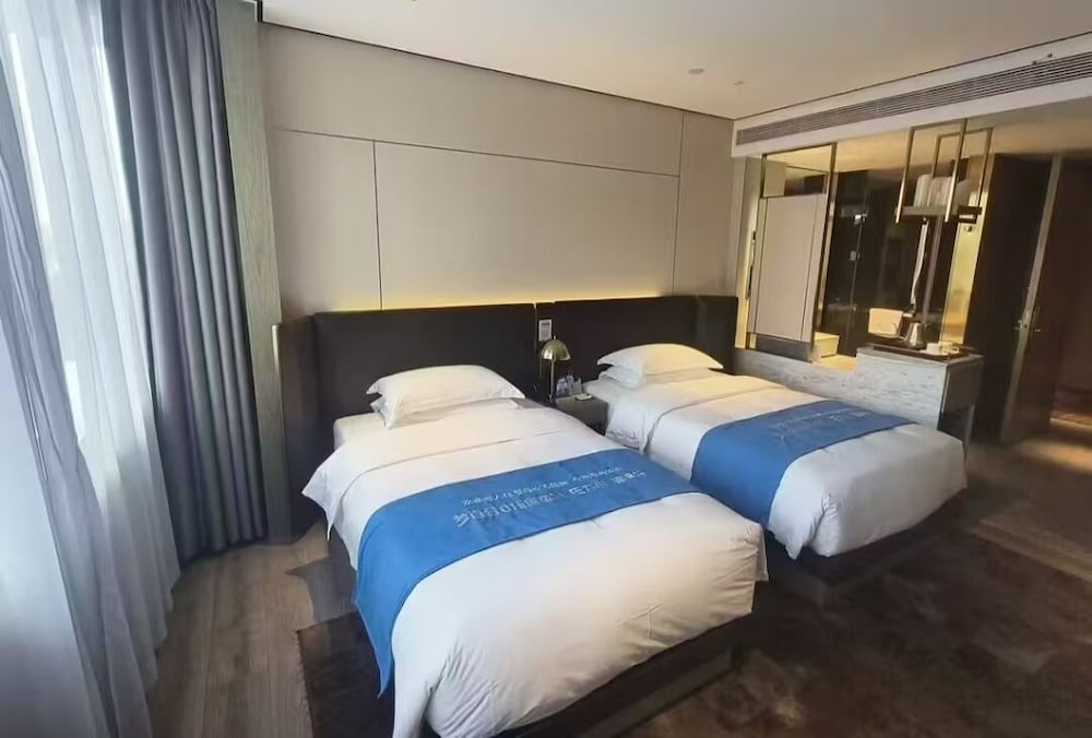 Superior Twin Room, City View