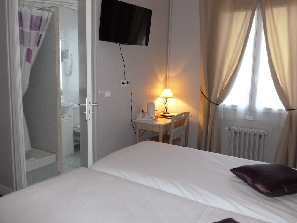 Twin Room - Photo 2