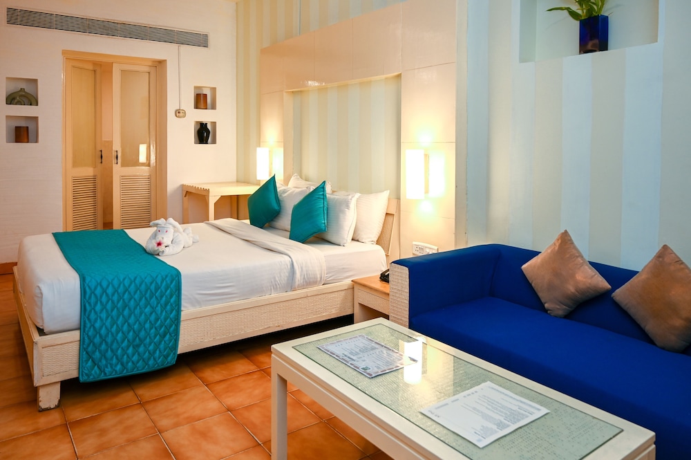 Luxury Room, Pool View - Photo 5