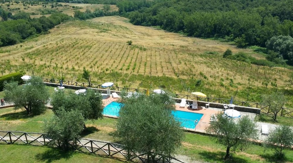 Suite, Hill View photo 2