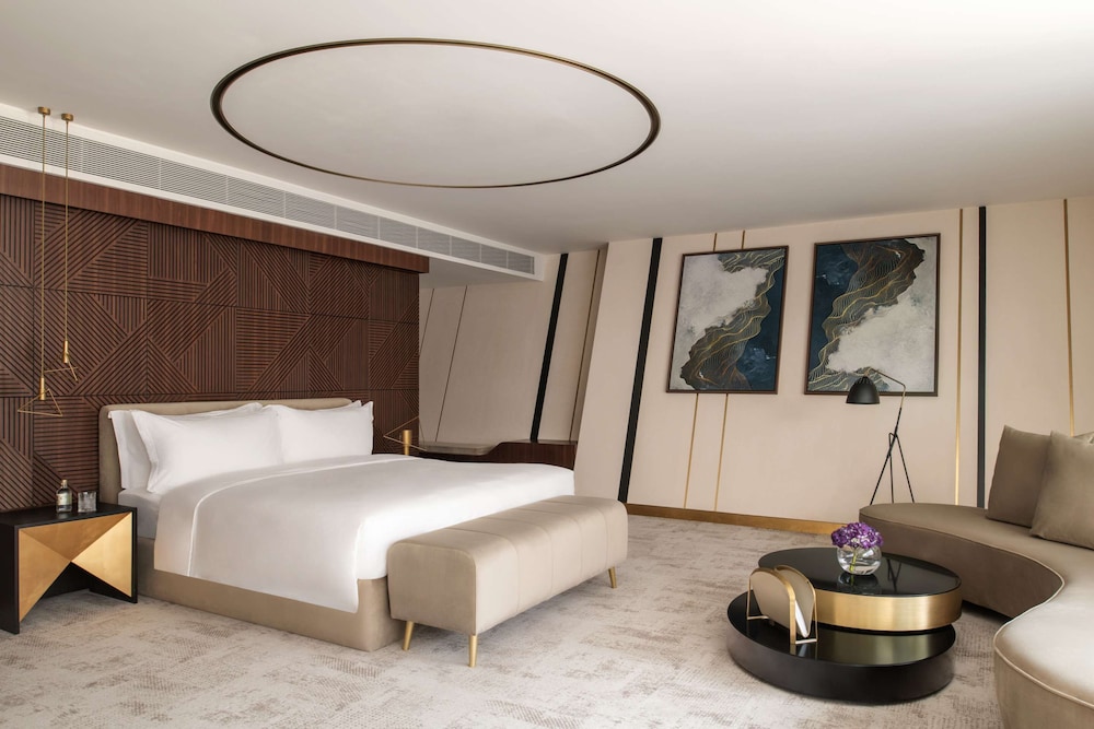 Studio Suite - Photo 1